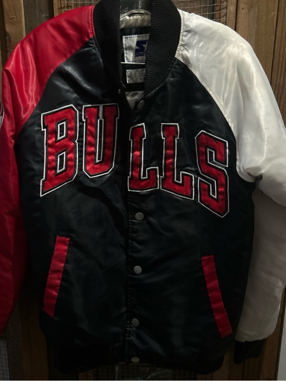 STARTER Chicago Bulls Black Red White Satin Bomber Jacket Read !!!